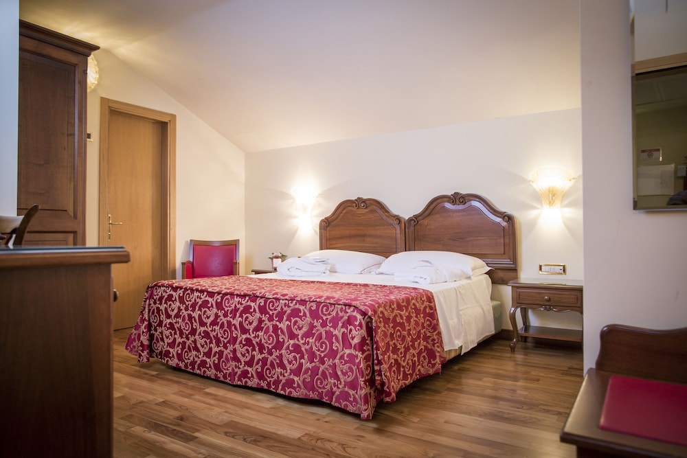 Economy Double Room photo 1