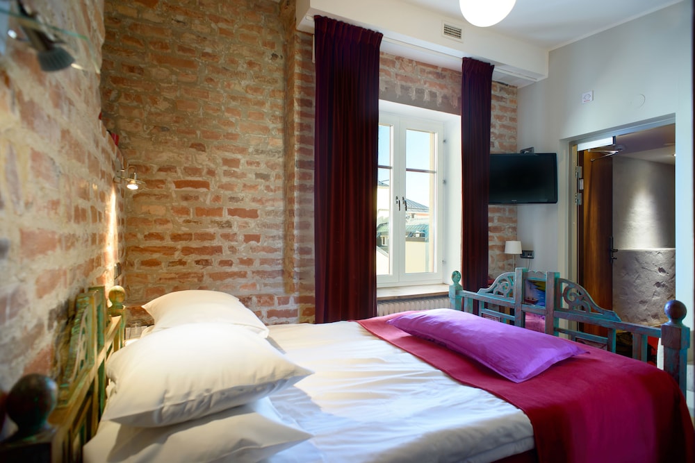 Economy Double Room (Width: 140 cm / 55 inches) - Photo 1