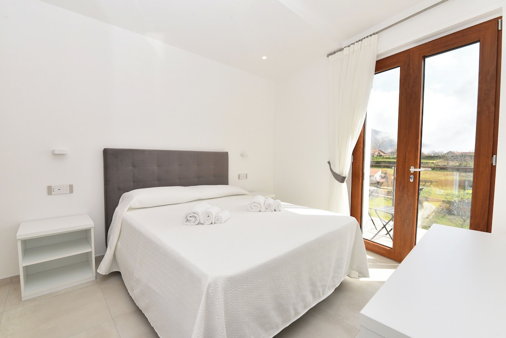 Superior Double Room, 1 Bedroom, Balcony, Hill View