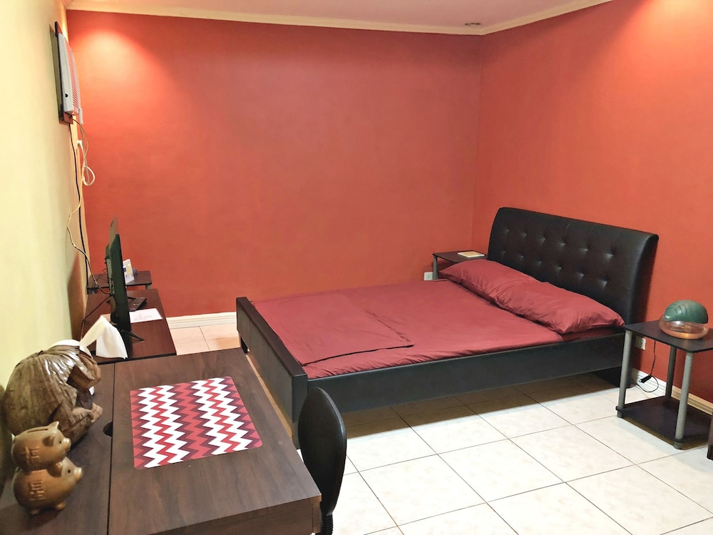 House, 1 Bedroom photo 1