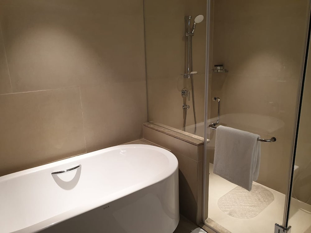 Suite, 1 Bedroom, Balcony (Balcony) - Photo 13