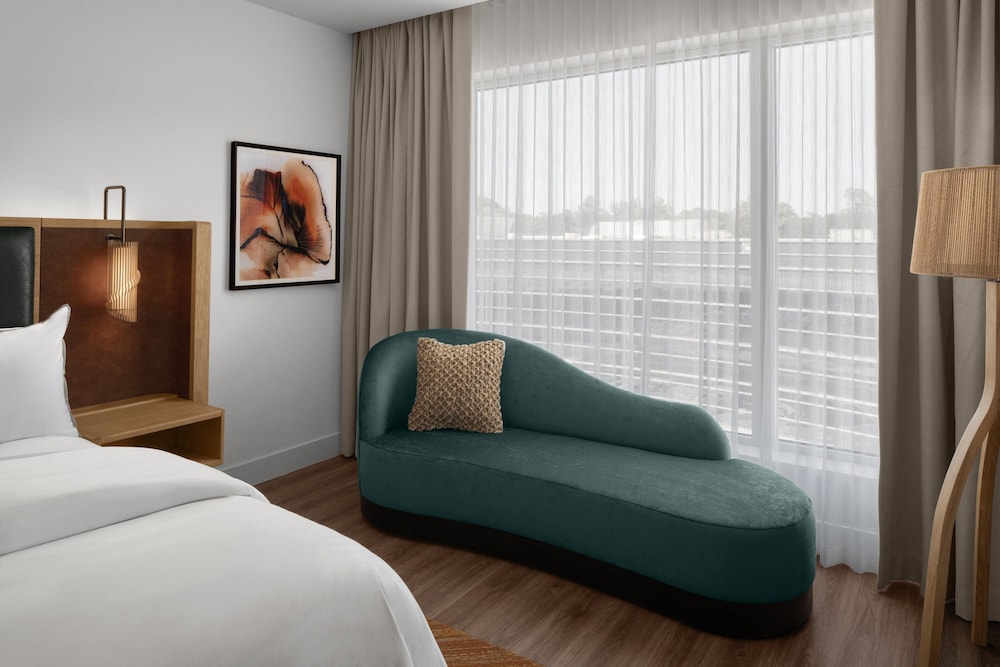 Deluxe Room, 1 King Bed - Photo 6