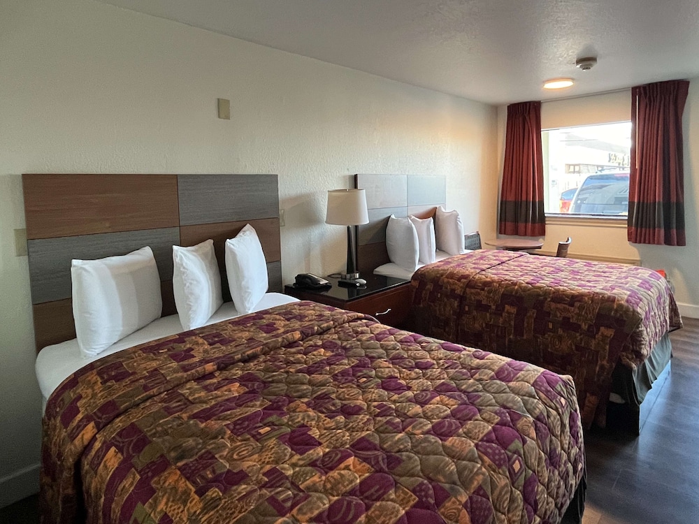 Deluxe Room, 2 Double Beds, Non Smoking, Refrigerator & Microwave - Photo 3