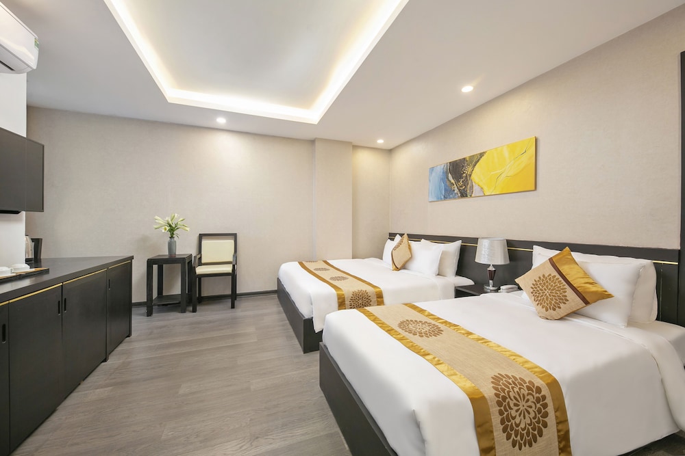 Deluxe King Room photo 1