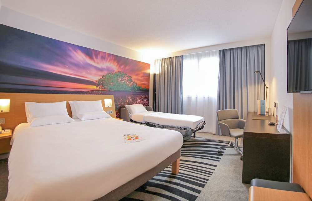 Classic Room, Multiple Beds (1 Double bed and 1 Single bed) - Photo 2