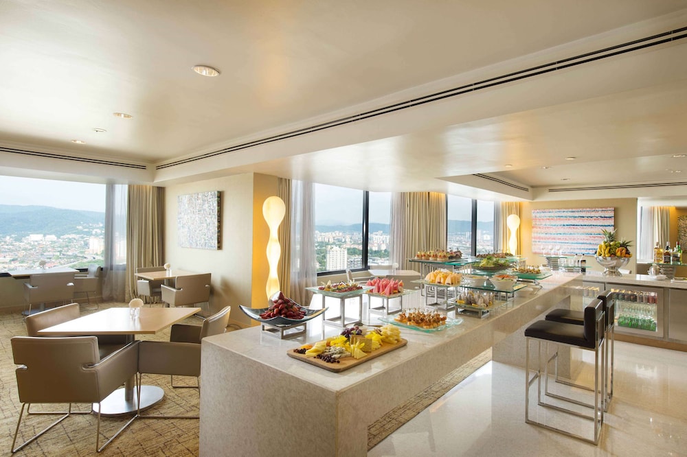 Executive King room - Mountain view thumbnail 5