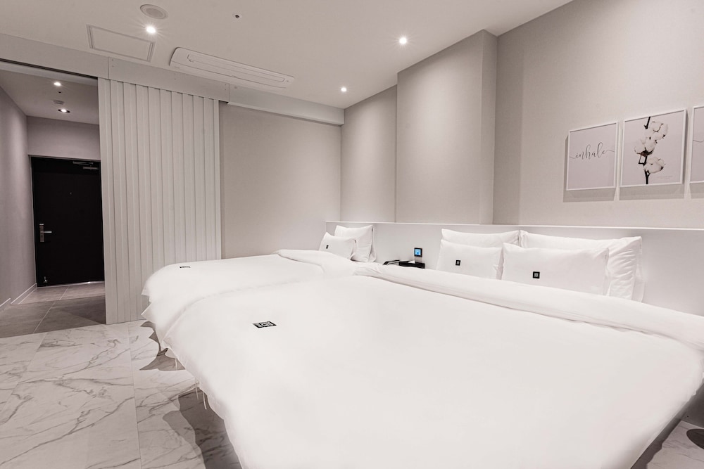 Deluxe Twin Room - Photo 2