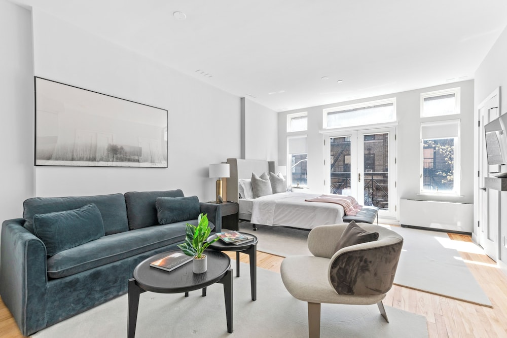 Deluxe Studio, 1 Queen Bed with Sofa bed, Kitchen, City View photo 1