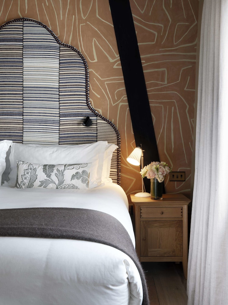 Carriage House Room thumbnail 6