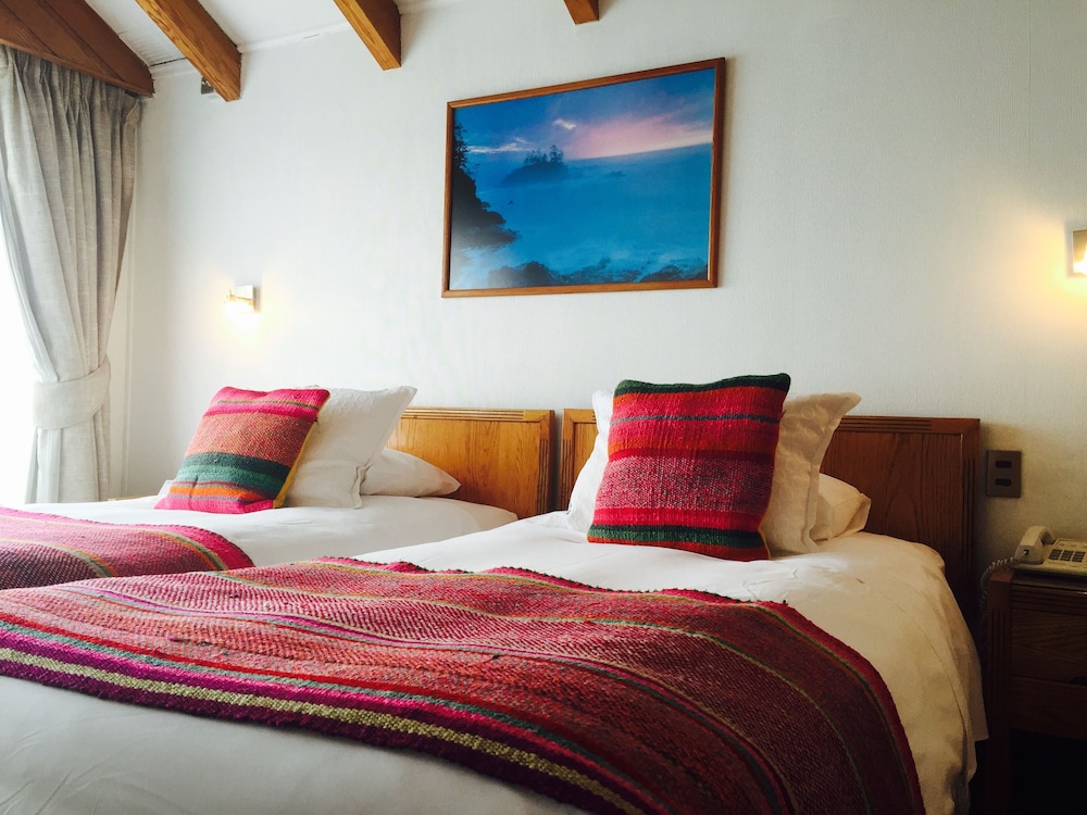 Standard Double Room, 1 King Bed, Partial Sea View photo 2