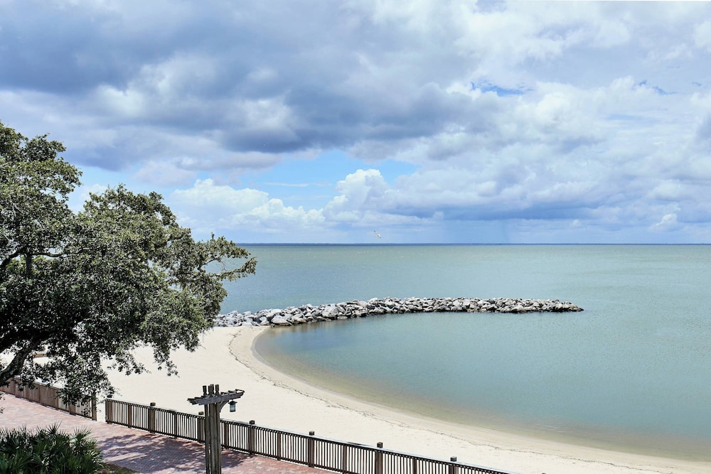 Grand Room, 1 King Bed, Balcony, Bay View (Hearing Accessible) - Photo 7