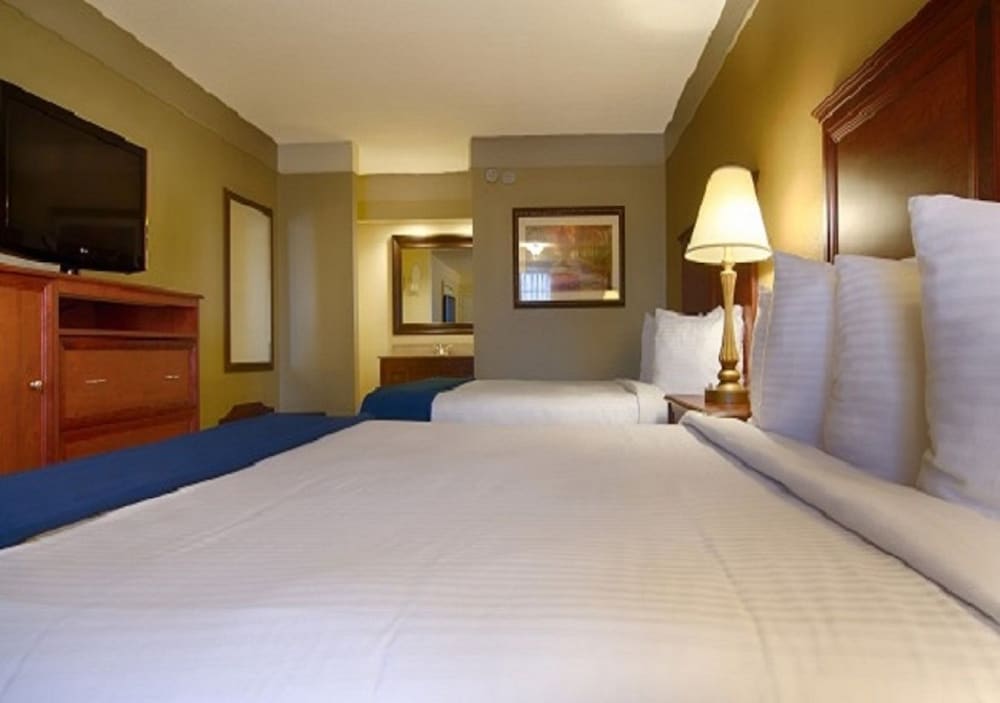 Room, 2 Queen Beds, Non Smoking photo 2