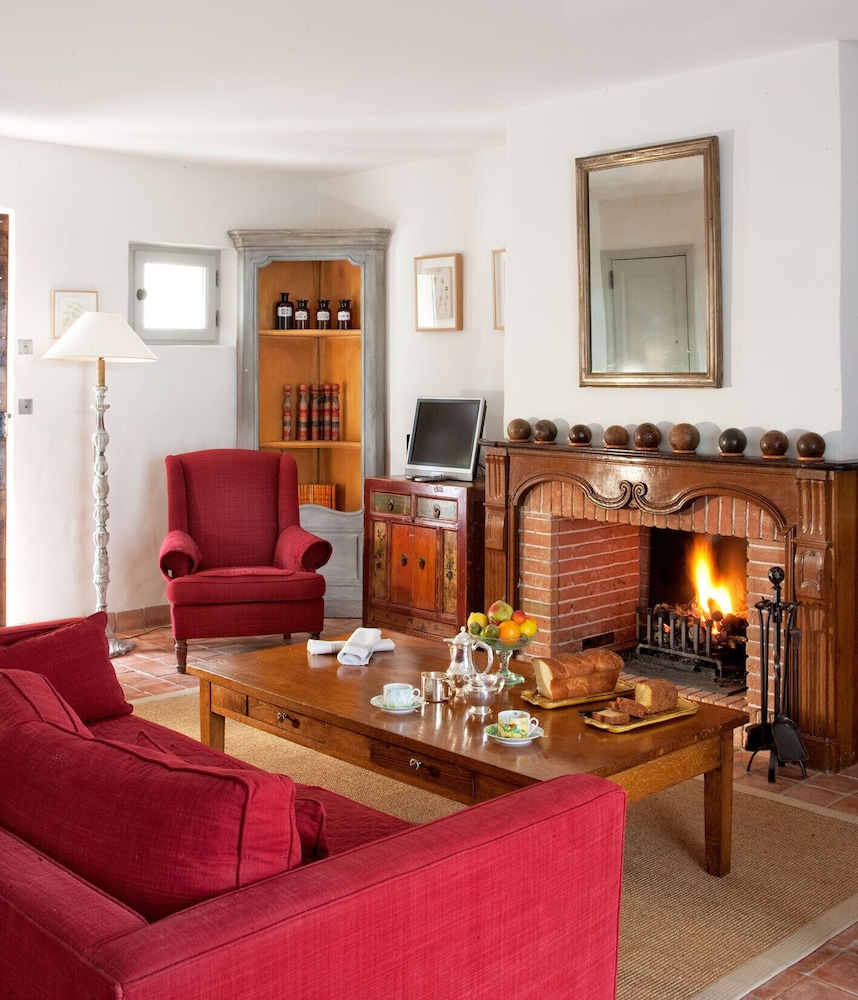 Signature Suite - Photo 2