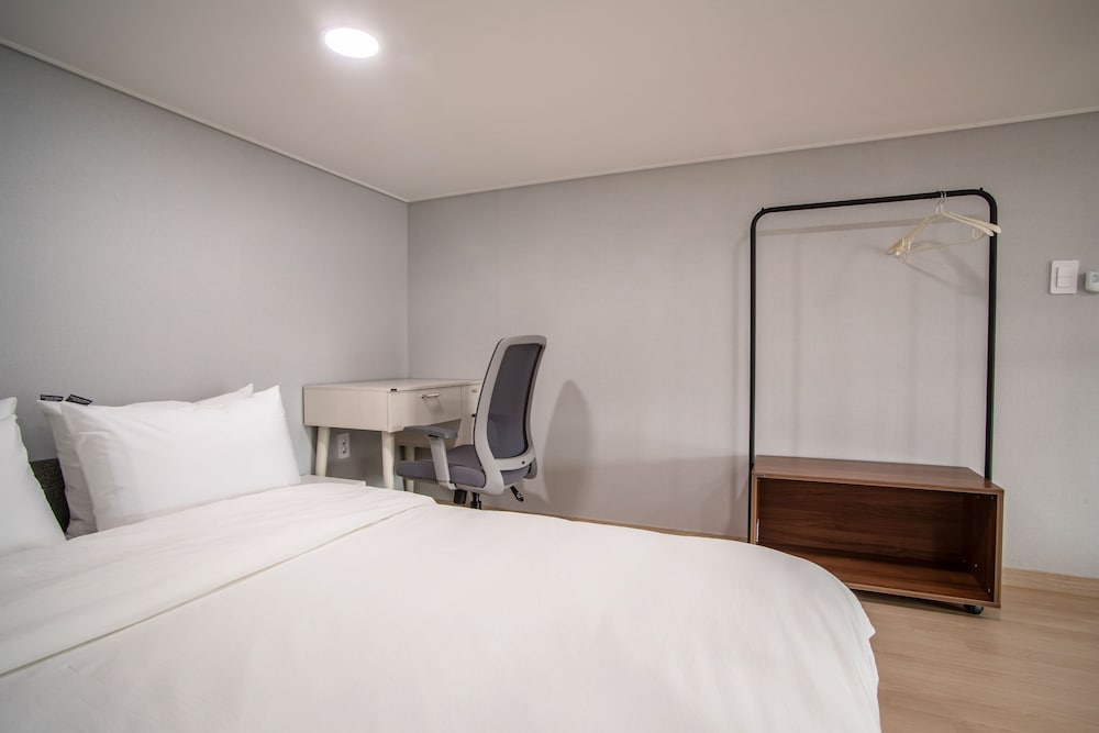 Basic Quadruple Room - Photo 12