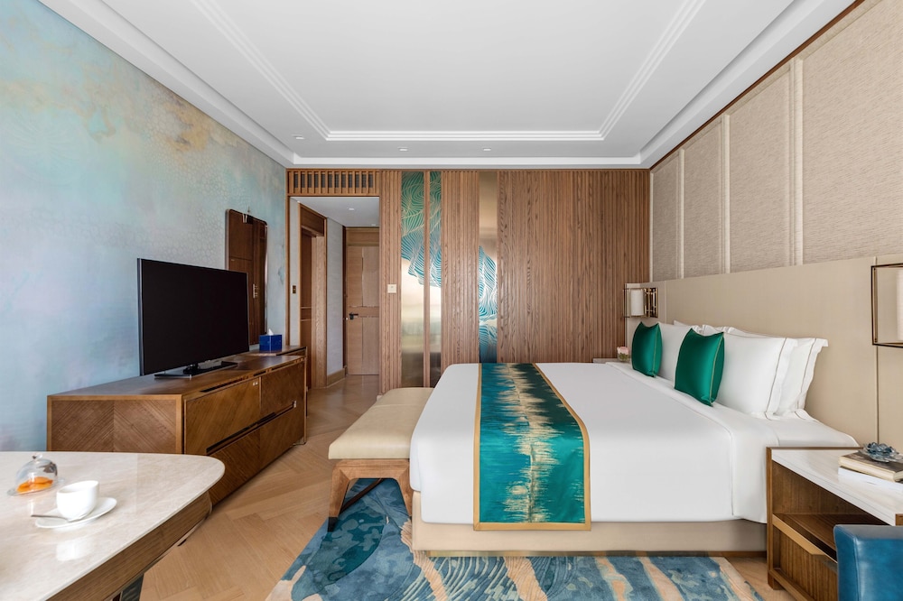 Luxury Palm Sea View Room King Bed with Sofa Bed