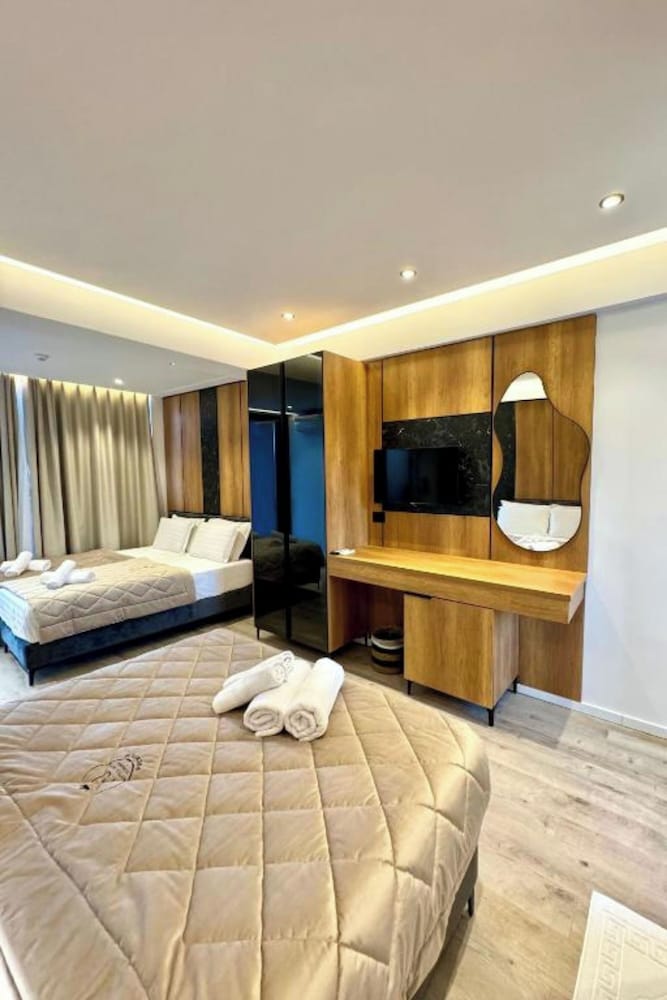 Deluxe Quadruple Room, Hot Tub