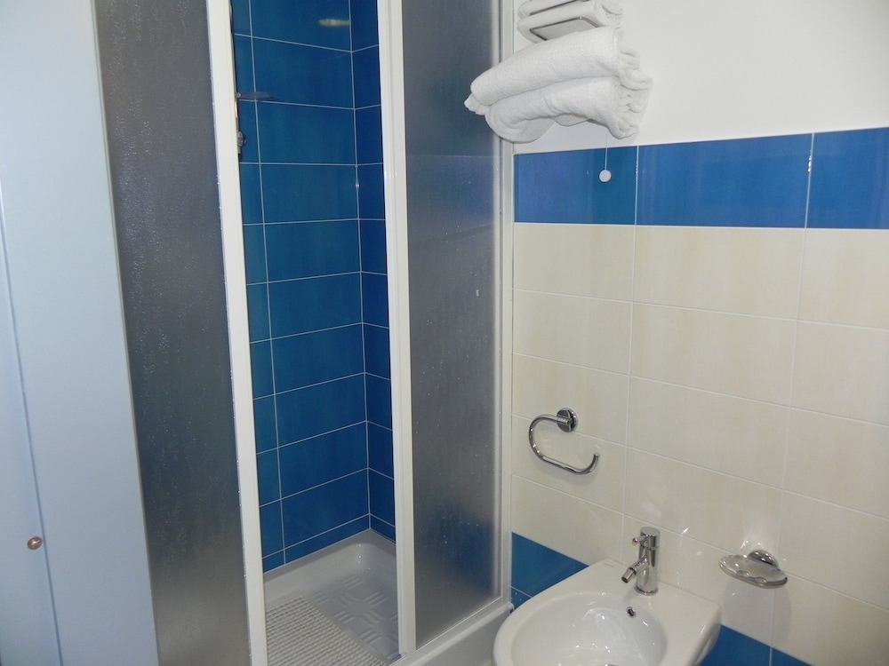Economy Double Room photo 3