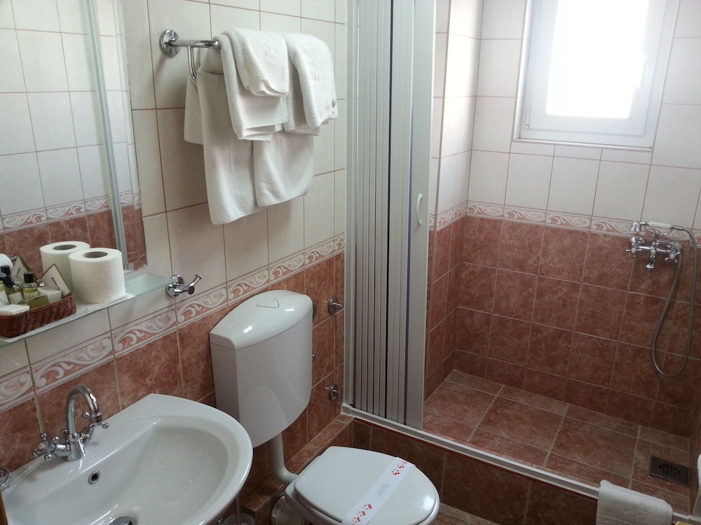 Twin Room - Photo 4