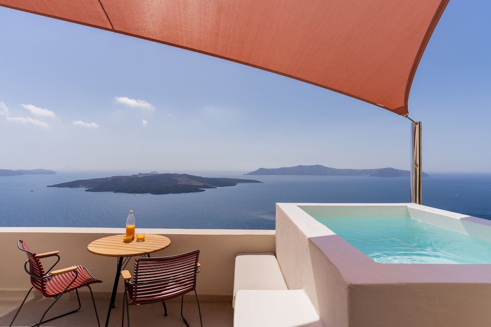 Deluxe Suite with spa bath and outdoor Hottub Caldera View - Photo 8
