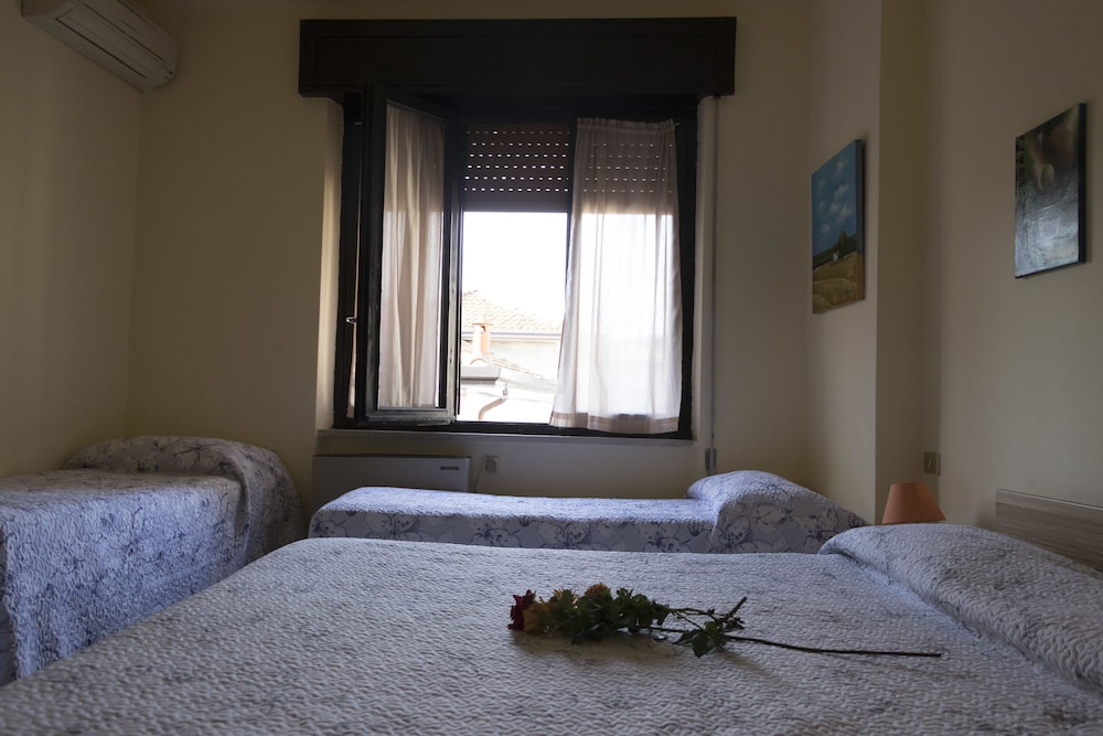 Quadruple Room - Photo 1