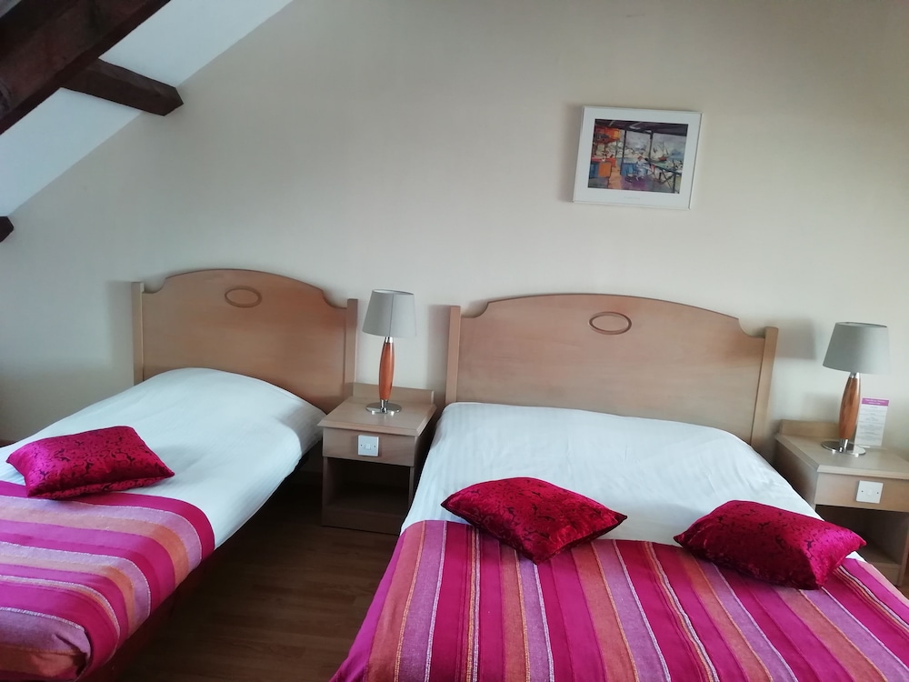 Economy Triple Room, River View photo 1