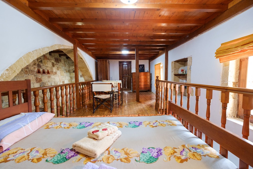 Traditional House, Mezzanine