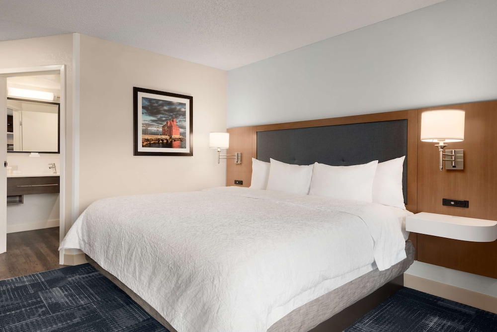 Room, 1 King Bed, Non Smoking - Photo 5