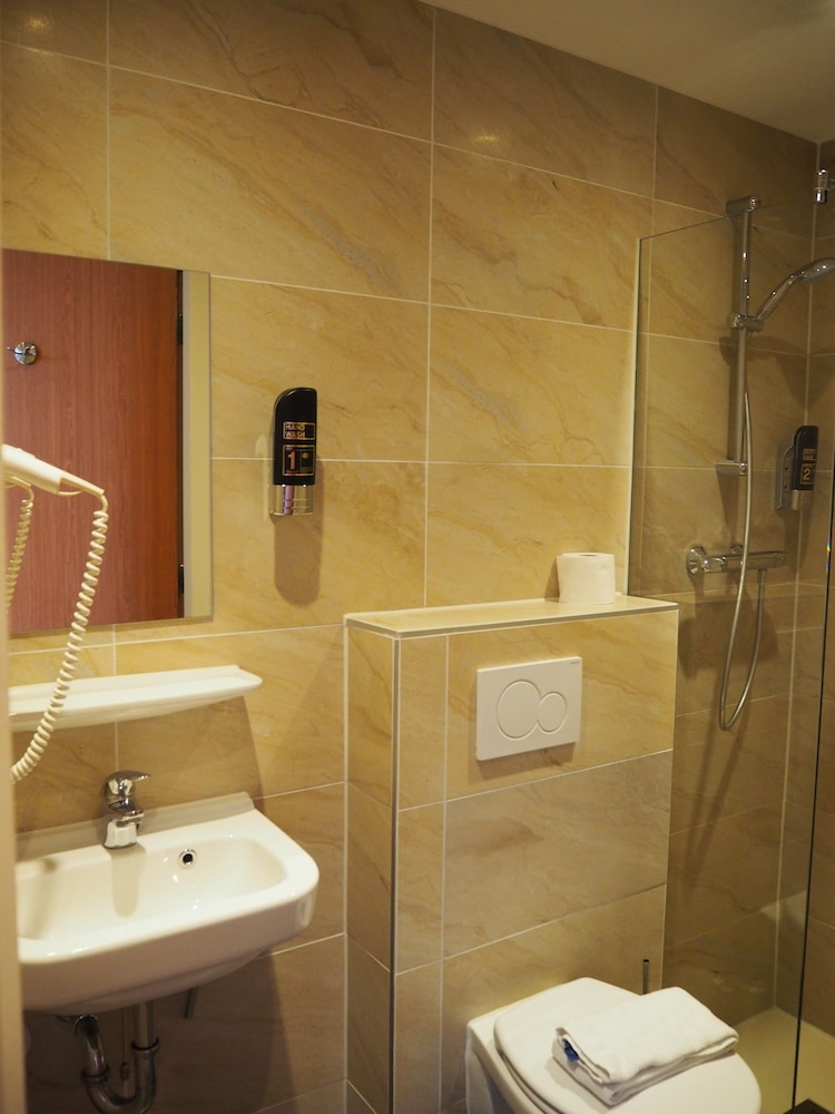 Double Room (basement) photo 3