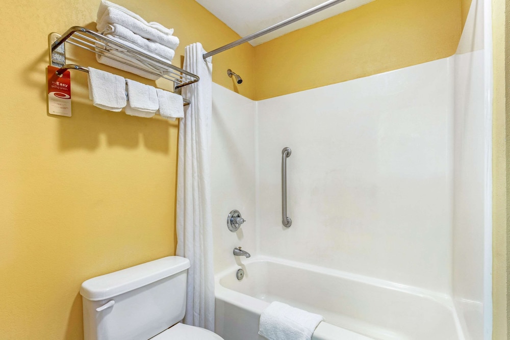 Standard Room, 2 Double Beds, Smoking - Photo 6