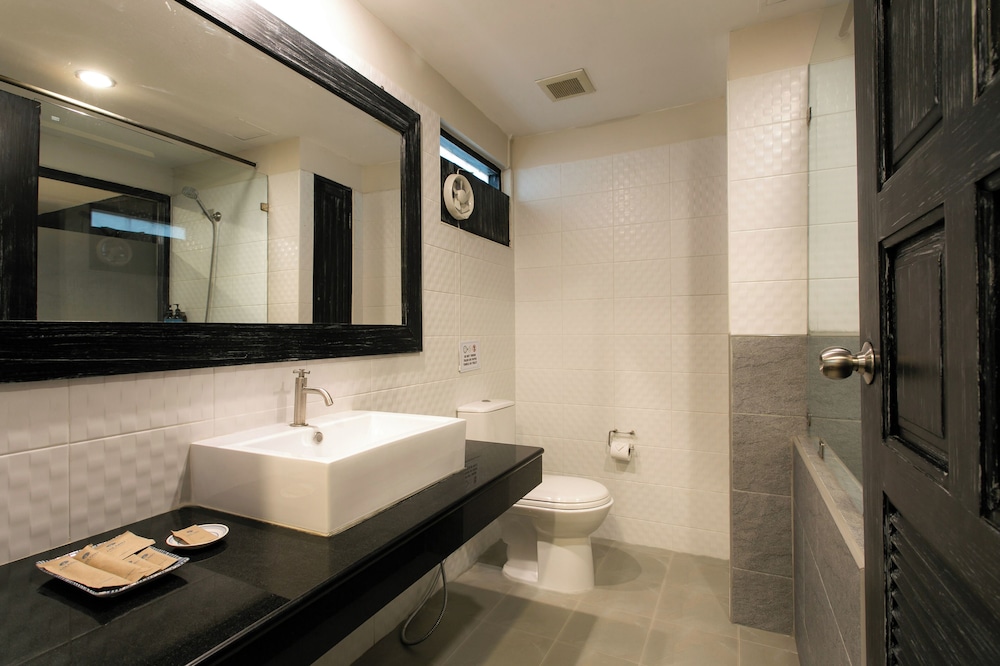 City Room - Photo 6