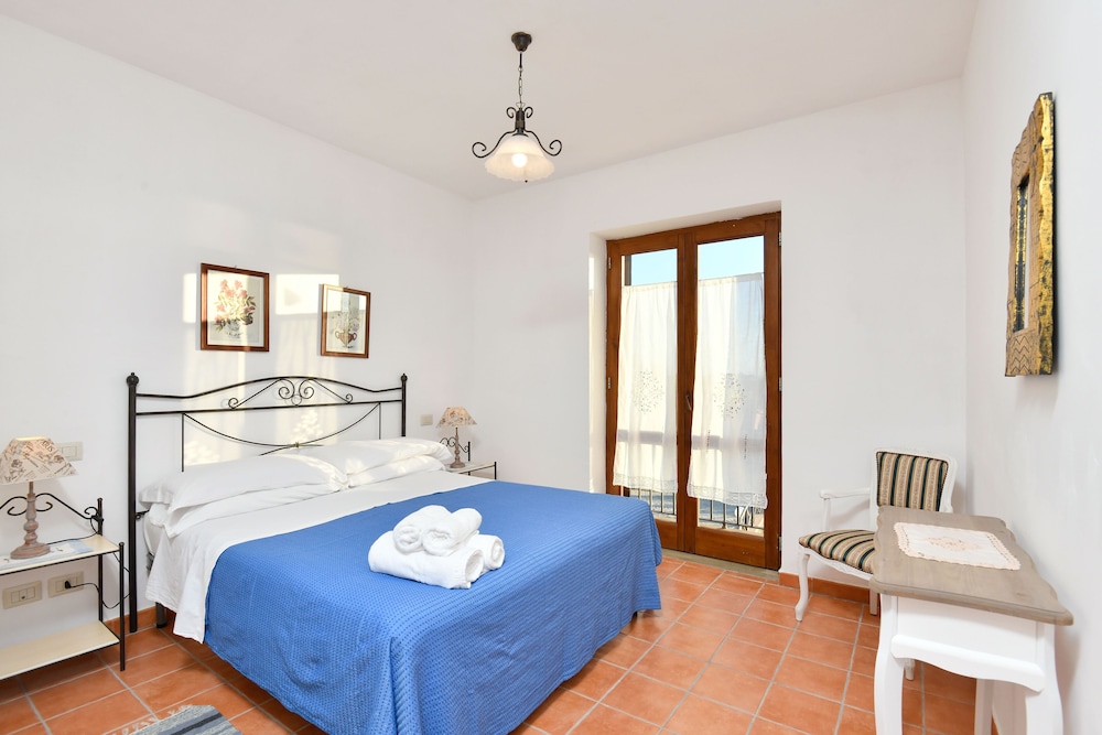Casale il Saùco Exclusive - Private 7-Apartment Villa Estate for Weddings, Reunions & Retreats photo 2