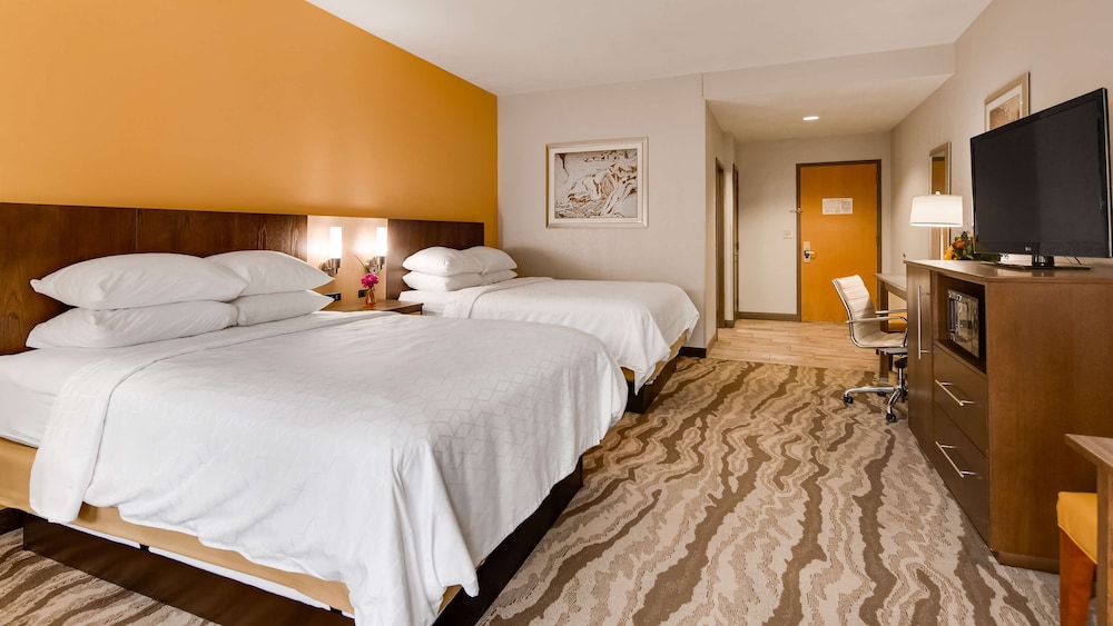 Standard Room, 2 Queen Beds, Non Smoking, Refrigerator & Microwave photo 2