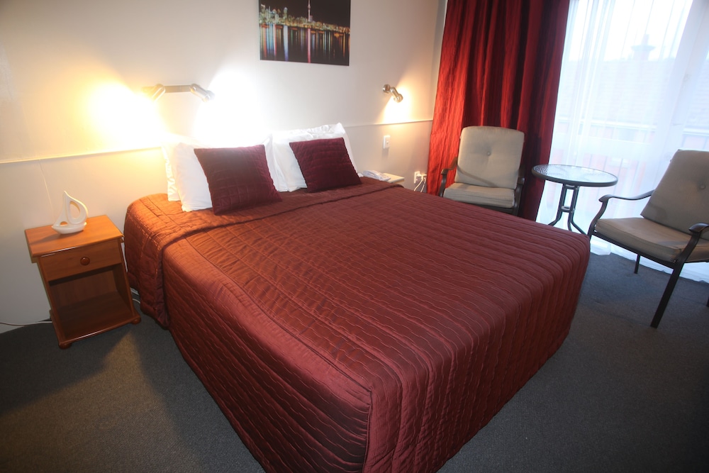 Queen Room with Balcony photo 3
