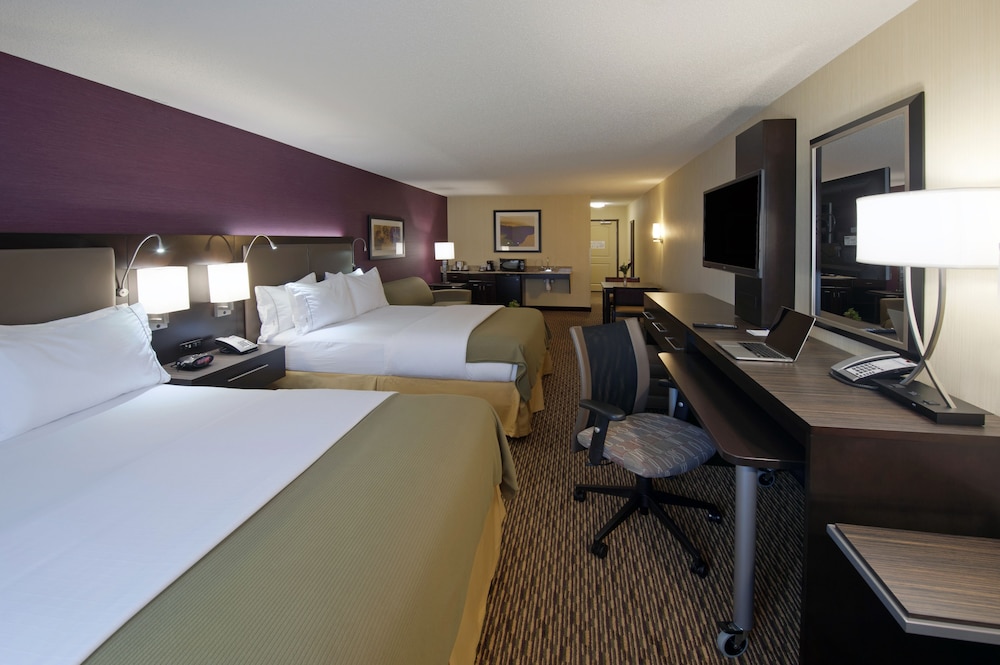 Suite, Multiple Beds (Wet Bar) photo 1