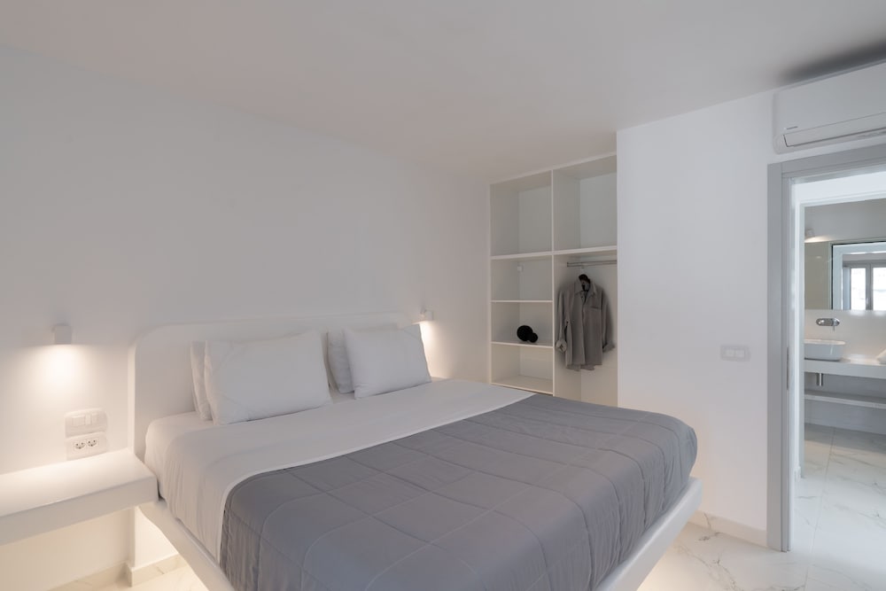 Premium Cave Suite with Outdoor Hot Tub