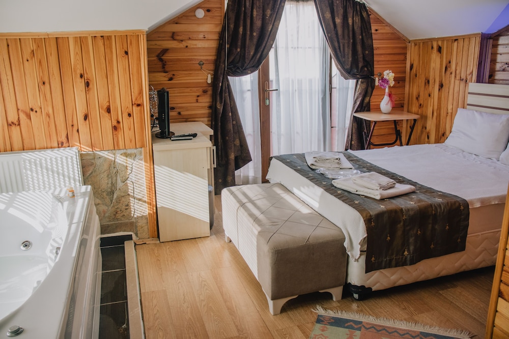 Jakuzili Junior Suite photo 1