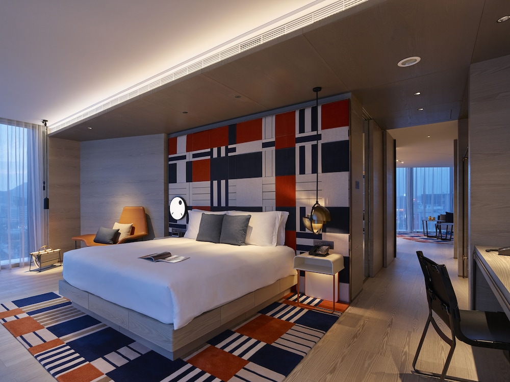 Suite, 1 Bedroom, Park View (Dining)