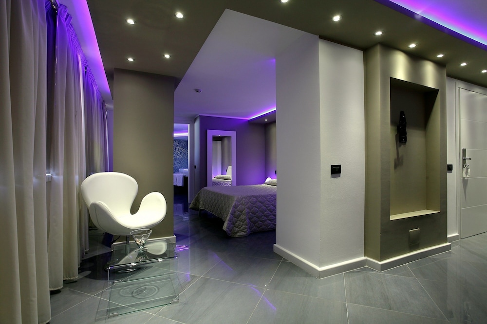 Suite - Photo 3