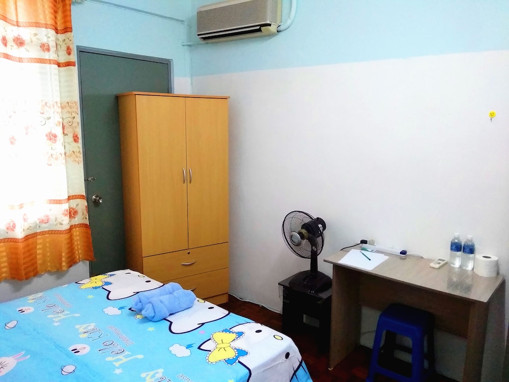 Comfort House, 4 Bedrooms, Non Smoking, Private Bathroom photo 2