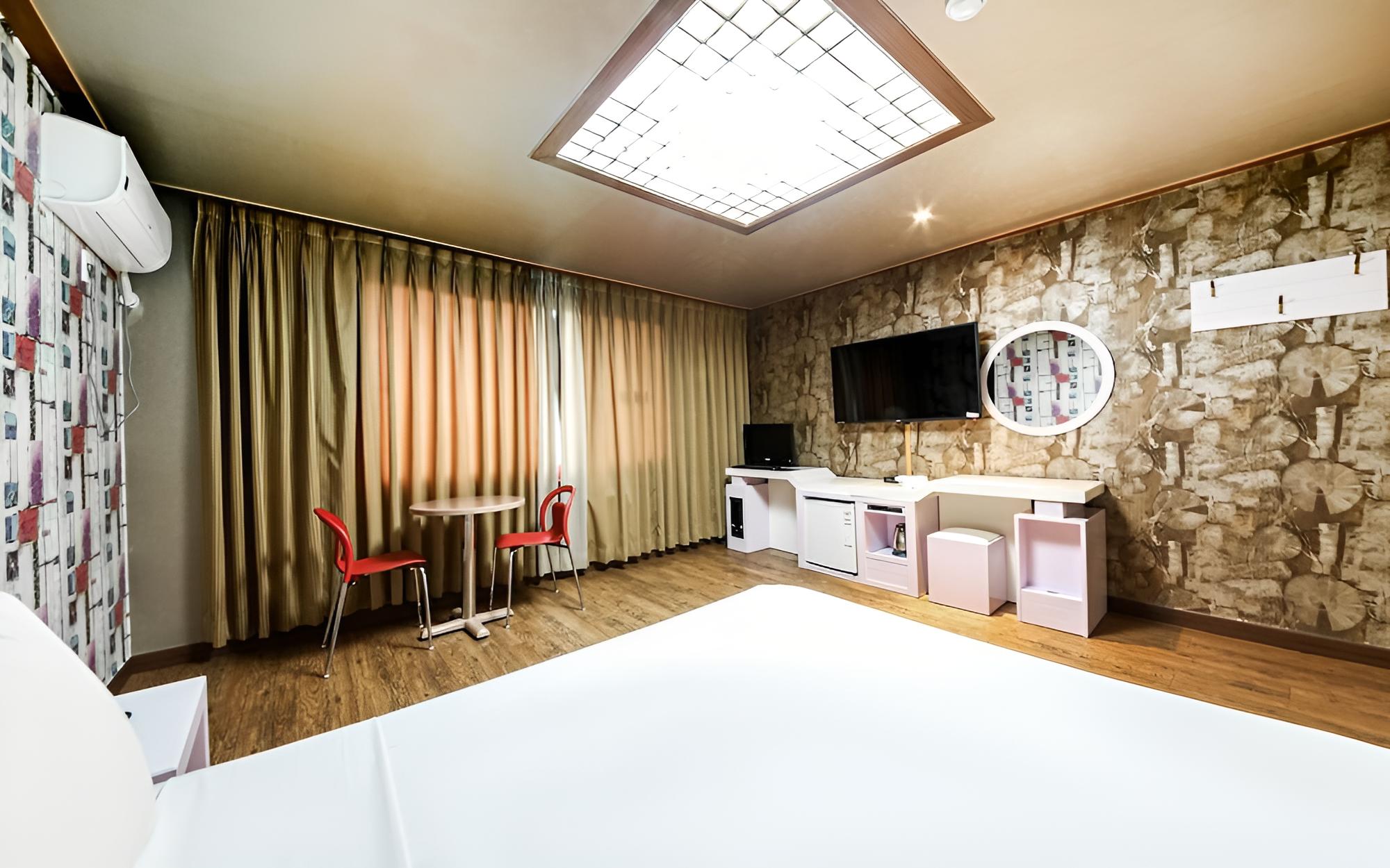 Room (Standard Room) - Photo 8