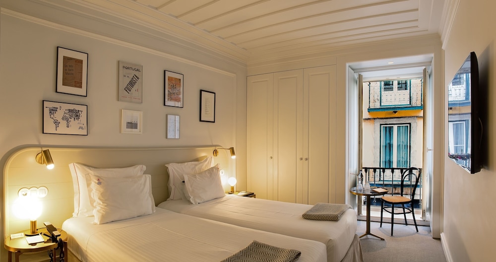 Family Room, Connecting Rooms