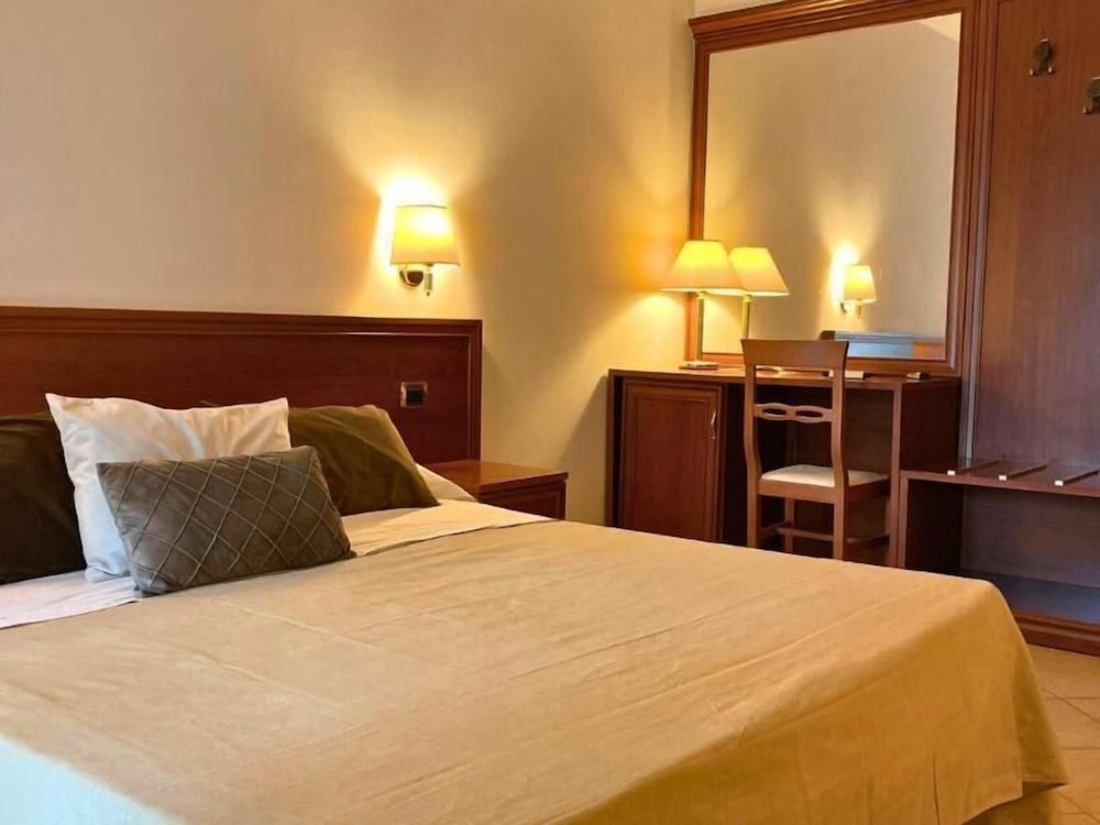 Superior Room, Hill View