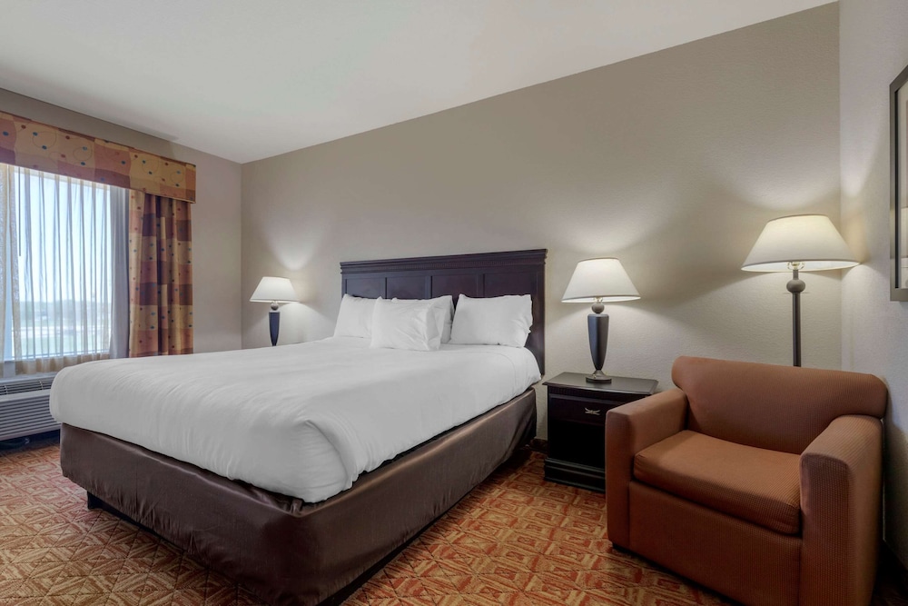 Suite, 1 Queen Bed, Non Smoking photo 1