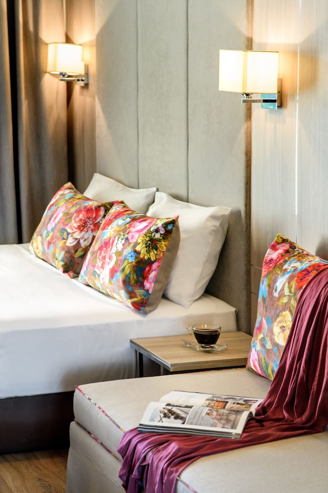 Deluxe Double or Twin Room, Sea View photo 3