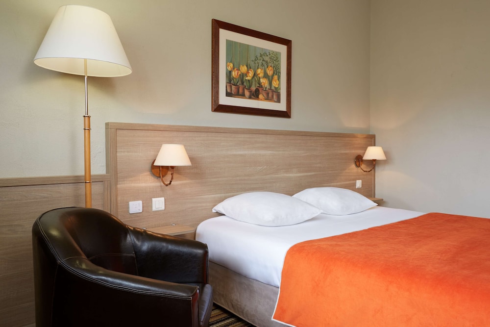 Standard Room, Multiple Beds photo 3