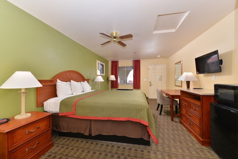 Room, 1 King Bed, Accessible, Non Smoking