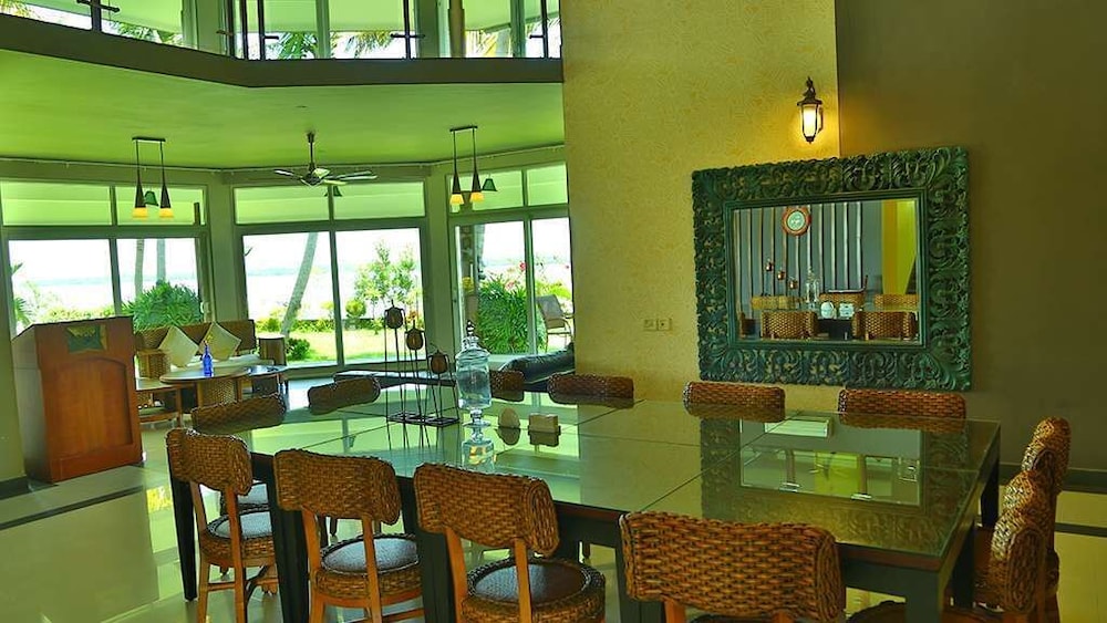 Luxury Villa photo 1
