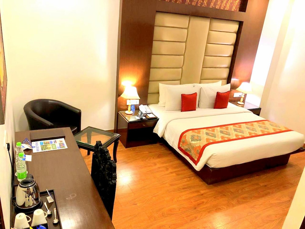 Premium Double Room, 1 King Bed photo 1