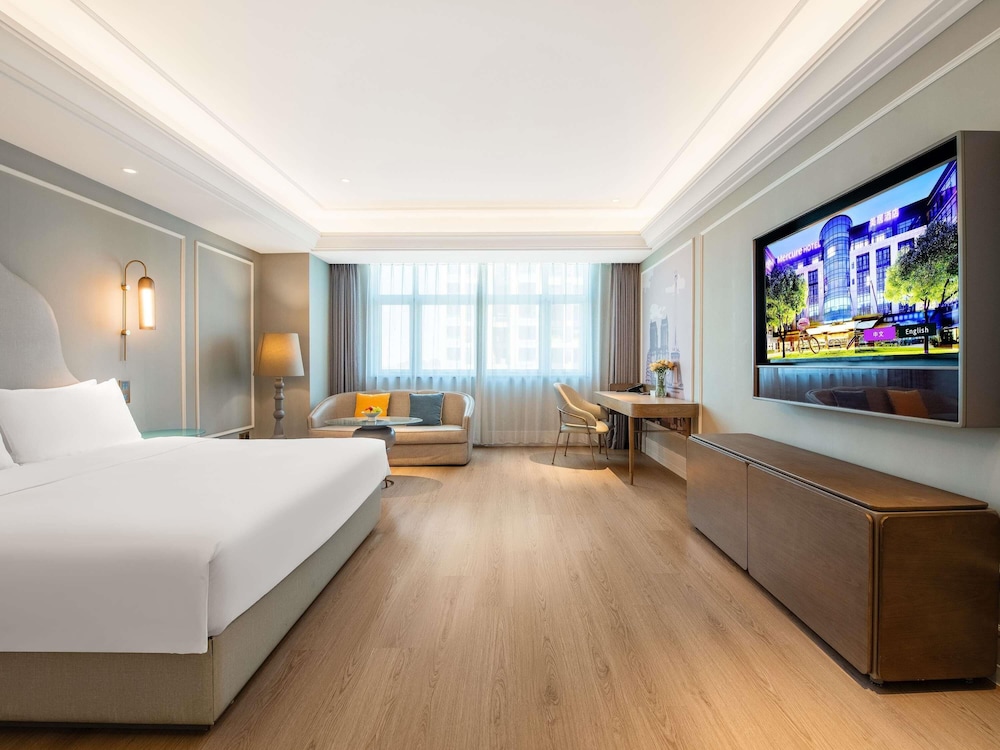 Deluxe Room, 1 King Bed