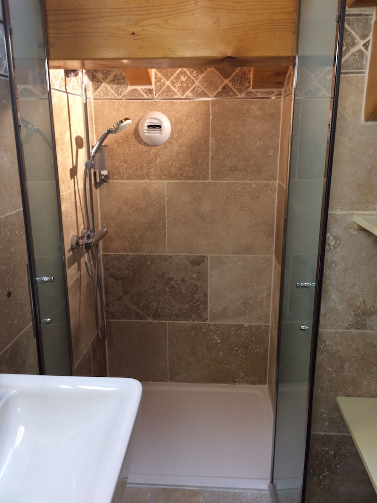 Classic Triple Room, Private Bathroom photo 2